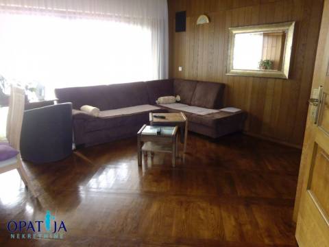 OPATIJA, PRILIKA!!!- apartmanska kuća za investiciju