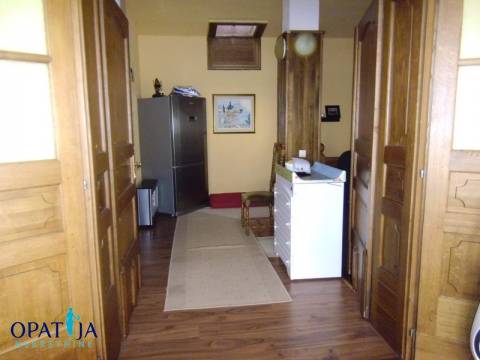 OPATIJA, PRILIKA!!!- apartmanska kuća za investiciju