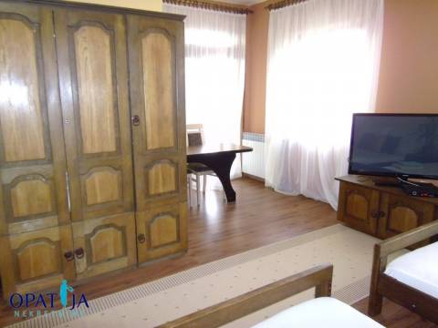 OPATIJA, PRILIKA!!!- apartmanska kuća za investiciju