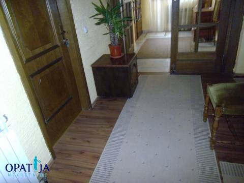 OPATIJA, PRILIKA!!!- apartmanska kuća za investiciju