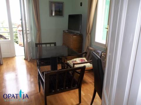 Opatija-privlačna lokacija, veliki dvoetažni stan u vili