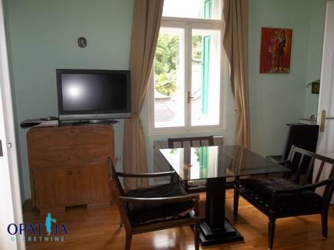 Opatija-privlačna lokacija, veliki dvoetažni stan u vili