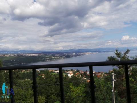 Opatija, kuća s bazenom, saunom, garažom, pogledom na more