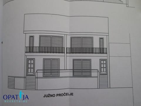 Novi Vinodolski, nova kuća kraj mora s tri stana, vrt