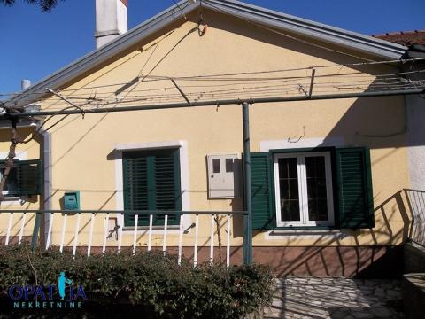 Matulji-kompletno uređena kuća s konobom