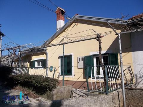 Matulji-kompletno uređena kuća s konobom