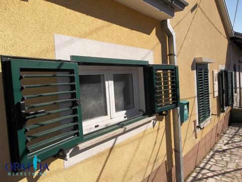 Matulji-kompletno uređena kuća s konobom