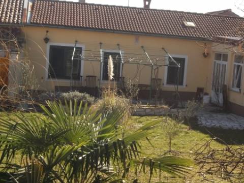 Matulji-kompletno uređena kuća s konobom