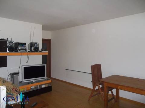 Matulji-kompletno uređena kuća s konobom