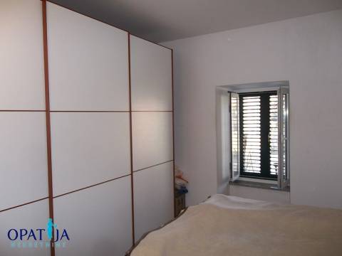 Matulji-kompletno uređena kuća s konobom