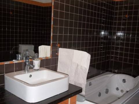 Matulji-kompletno uređena kuća s konobom