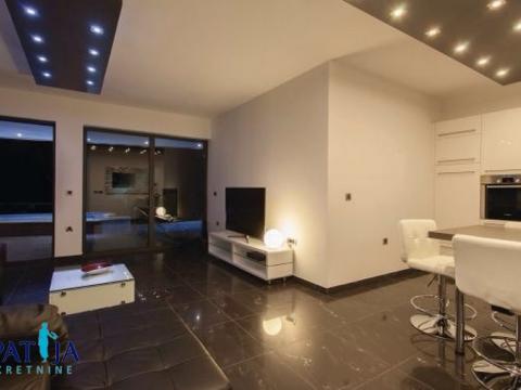 EKSKLUZIVNO!!!OPATIJA - CENTAR , PREKRASNA NOVA VILLA , 150 M OD MORA !!!