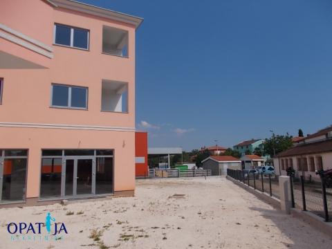 Rovinj-Poslovna zgrada  - PRILIKA !!!