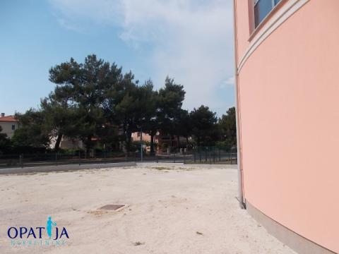 Rovinj-Poslovna zgrada  - PRILIKA !!!