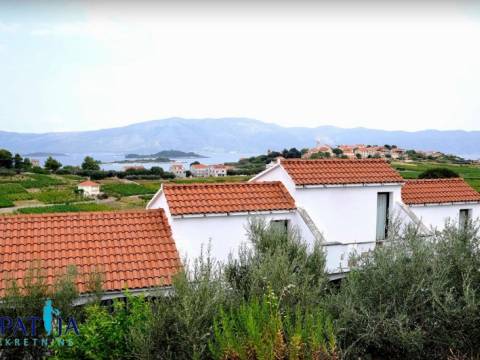 Korčula, Lumbarda kuća sa četiri apartmana