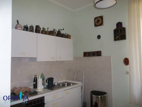 MATULJI, EKSKLUZIVNA VILA SA OKUĆNICOM