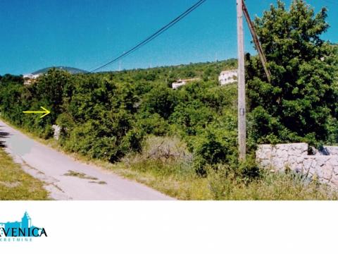 Klenovica - 365 m2 građevinskog terena, moguća gradnja 3 stambene jedinice