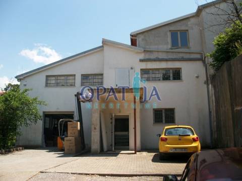 MATULJI-KASTAV-VIŠENAMJENSKI POSLOVNI PROSTOR NA ODLIČNOJ LOKACIJI!!!