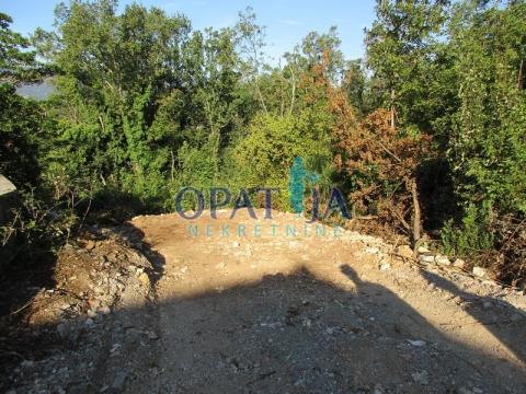 PRILIKA ! Građevinski teren od 1884 m2 u Ćikovićima