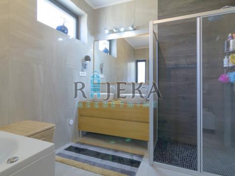 Luksuzna villa prvoklasne kvalitete na odličnoj lokaciji!