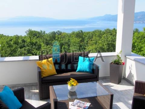 Luksuzna villa prvoklasne kvalitete na odličnoj lokaciji!