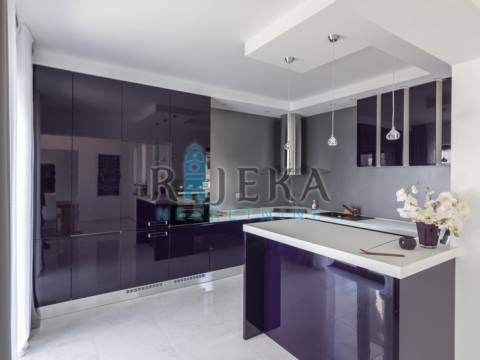 Luksuzna villa prvoklasne kvalitete na odličnoj lokaciji!