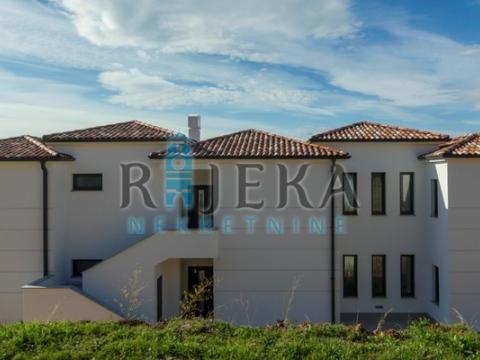Luksuzna villa prvoklasne kvalitete na odličnoj lokaciji!