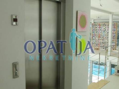 Rijeka, moderna vila I. red do mora, lift, bazen, parking