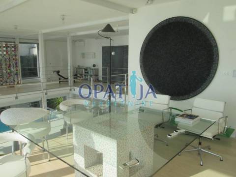 Rijeka, moderna vila I. red do mora, lift, bazen, parking