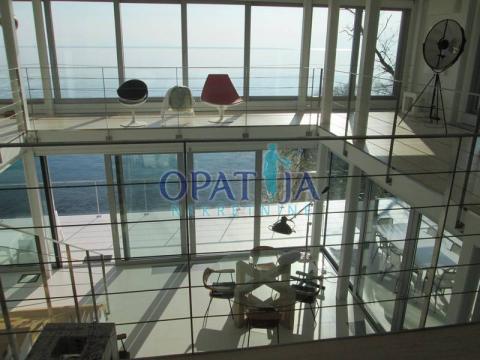 Rijeka, moderna vila I. red do mora, lift, bazen, parking