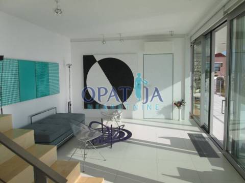 Rijeka, moderna vila I. red do mora, lift, bazen, parking