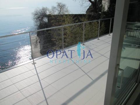 Rijeka, moderna vila I. red do mora, lift, bazen, parking