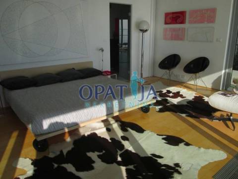 Rijeka, moderna vila I. red do mora, lift, bazen, parking