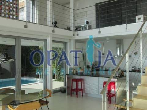 Rijeka, moderna vila I. red do mora, lift, bazen, parking