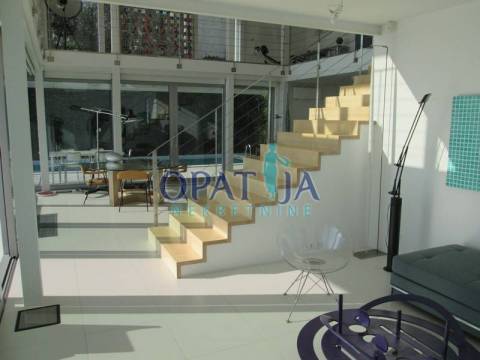 Rijeka, moderna vila I. red do mora, lift, bazen, parking