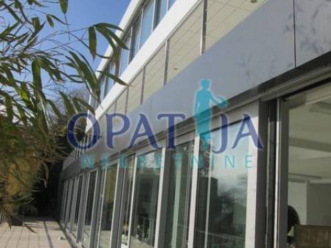 Rijeka, moderna vila I. red do mora, lift, bazen, parking