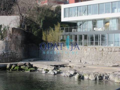 Rijeka, moderna vila I. red do mora, lift, bazen, parking
