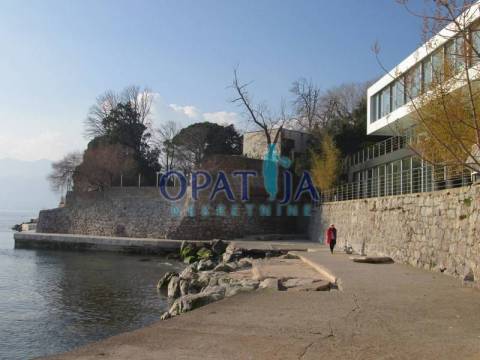 Rijeka, moderna vila I. red do mora, lift, bazen, parking