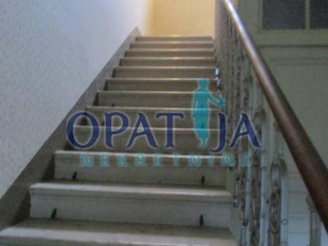 Opatija, strogi centar, prvi kat