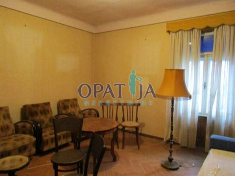 Opatija, strogi centar, prvi kat