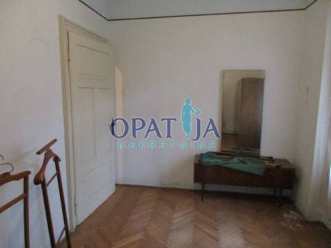 Opatija, strogi centar, prvi kat