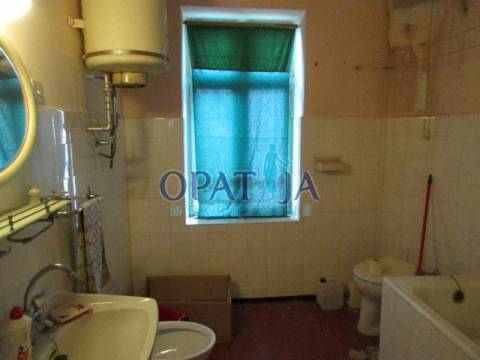 Opatija, strogi centar, prvi kat