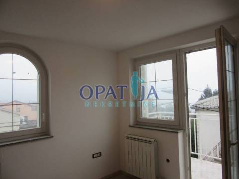 Opatija, kuća sa 4 stana