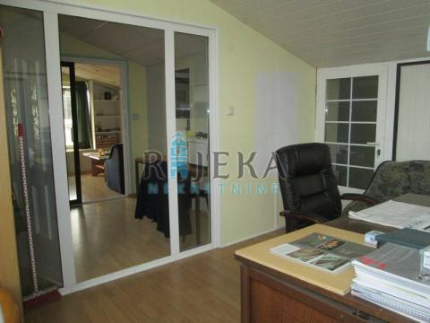 Bribir- hala 148m2 s uredima + predprostor PRILIKA!