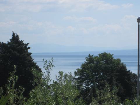 Opatija, Medveja, lijepa starina s velikom okućnicom