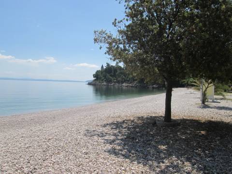 Opatija, Medveja, lijepa starina s velikom okućnicom