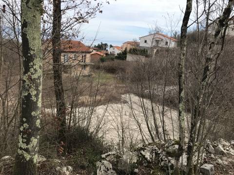 VEPRINAC, zemljište sa započetom gradnjom-PRILIKA!!