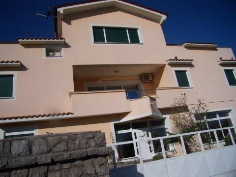 Obiteljska villa s bazenom