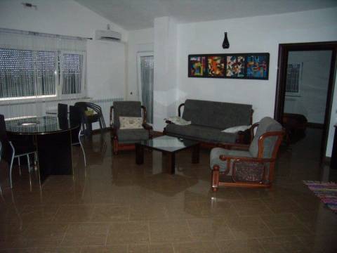 Obiteljska villa s bazenom