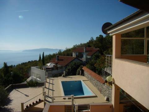 Obiteljska villa s bazenom